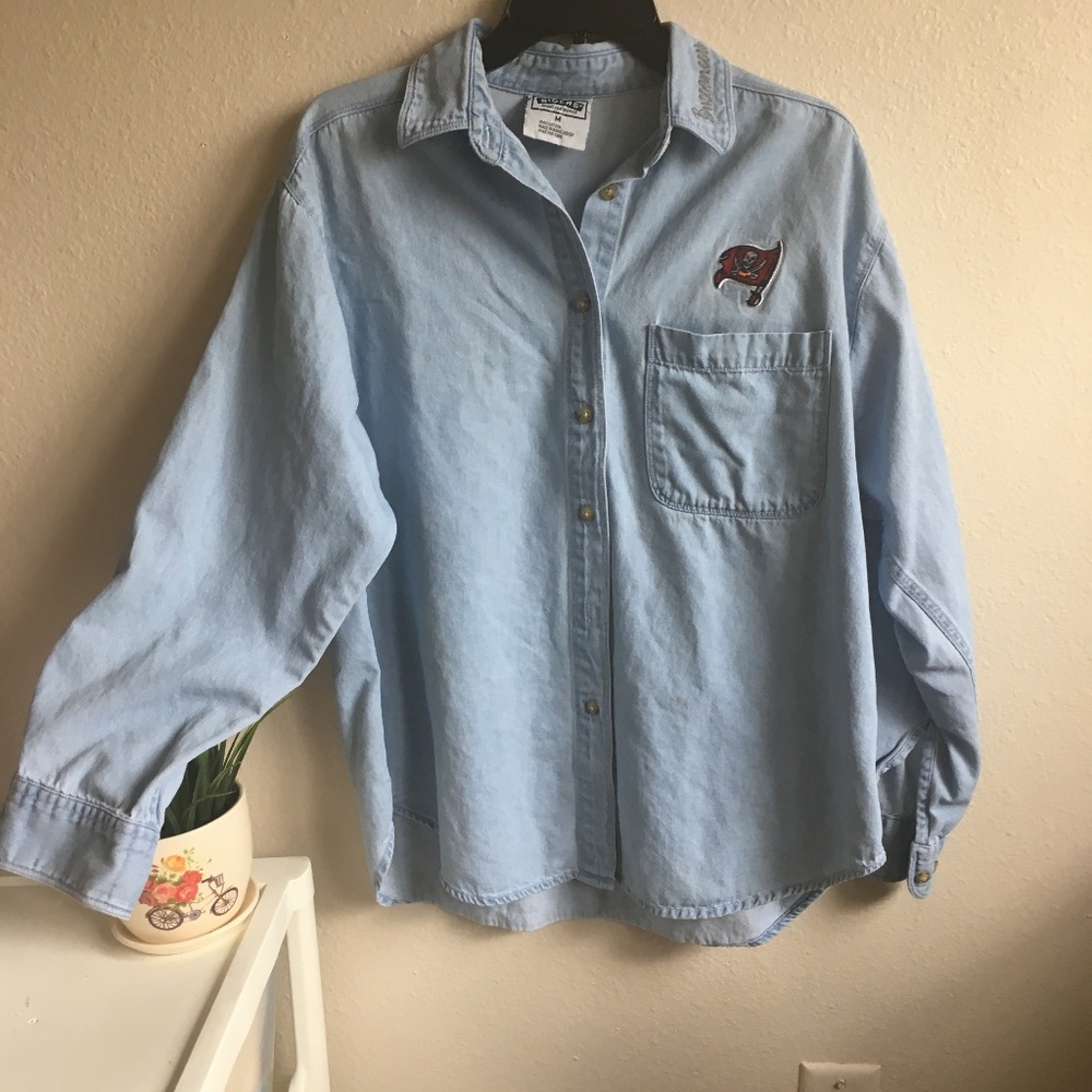 BUCCANEERS BUTTON DOWN LONG SLEEVE DENIM SHIRT 211